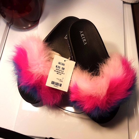 Slippers - Picture 3 of 6